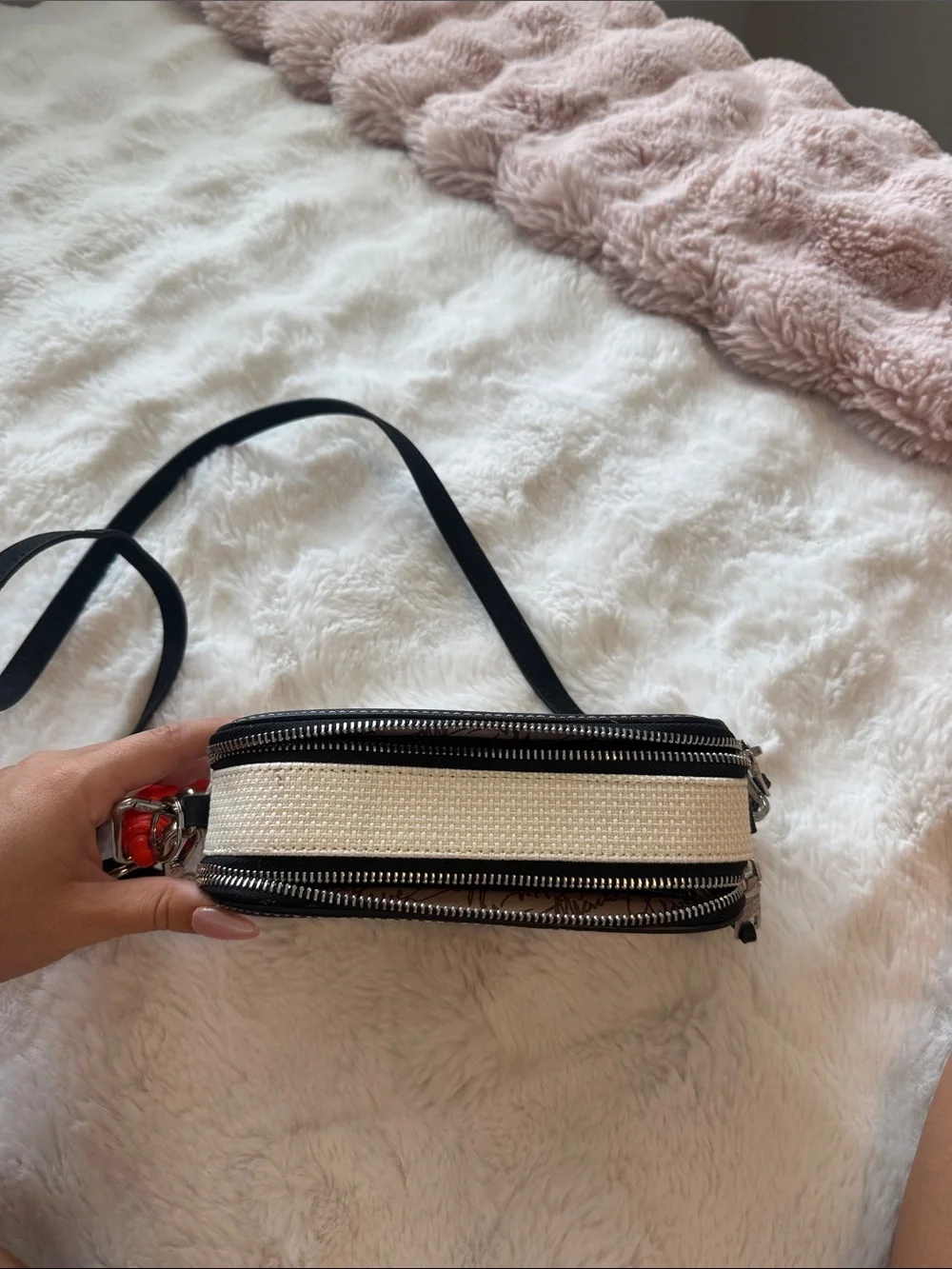 Steve Madden White and Black Crossbody Bag - Picture 5 of 6